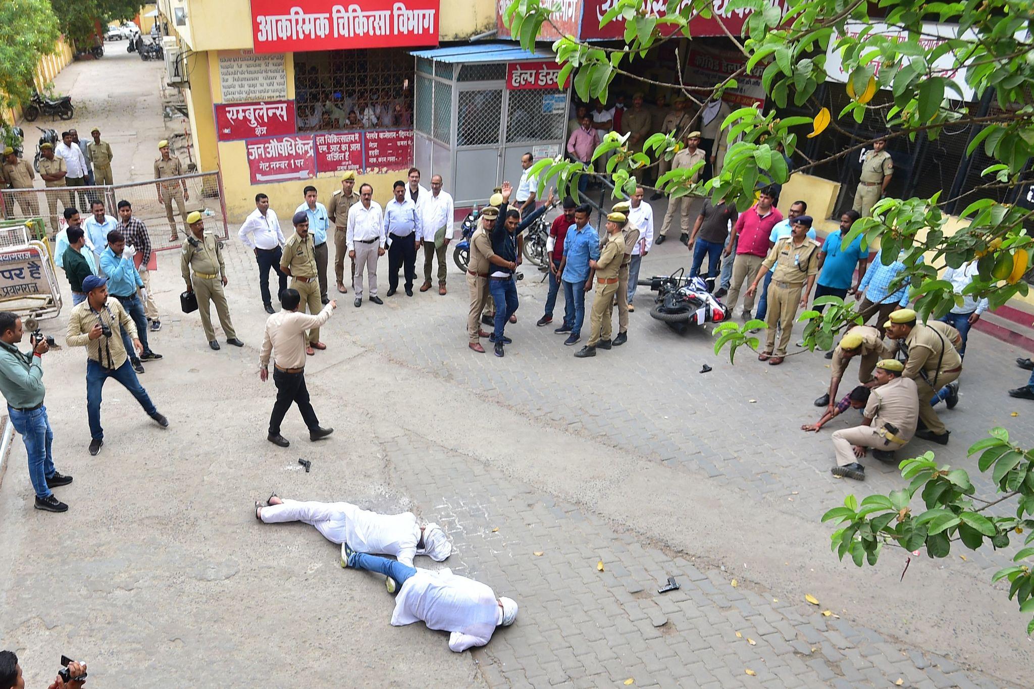 प्रयागराज में एक ही परिवार के चार शव मिलने से सनसनी, हत्या, आत्महत्या या साजिश? जांच में जुटी पुलिस